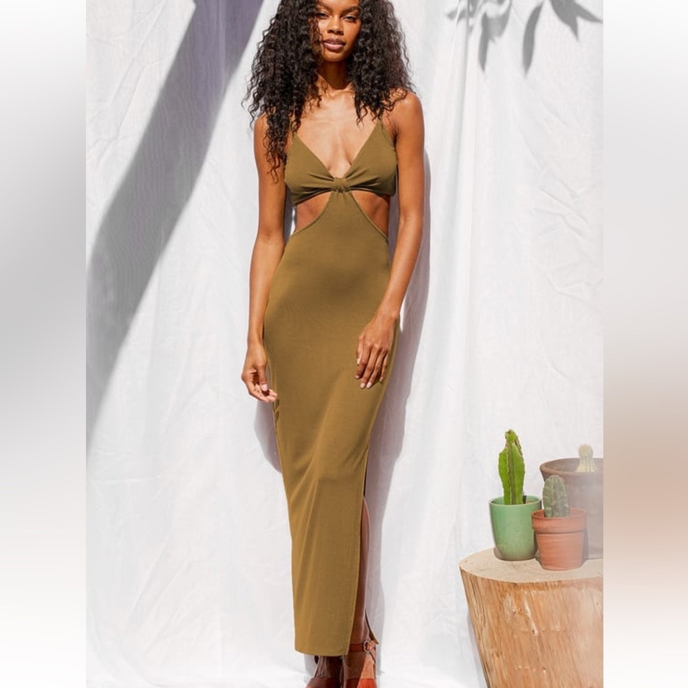 A9 - 479 Lulus Opening Night Olive Green Cutout Bodycon maxi dress size medium